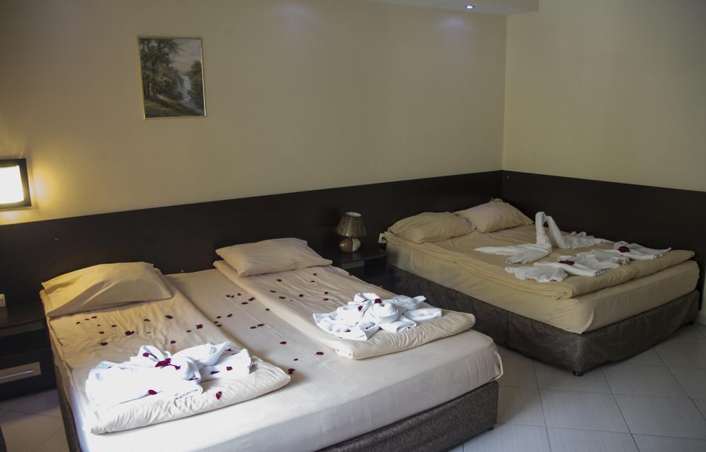 Family Hotel Delta أوجنيانوفو الغرفة الصورة