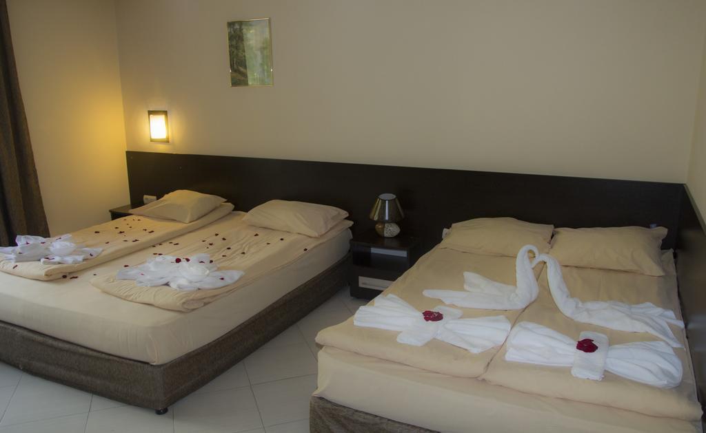 Family Hotel Delta أوجنيانوفو الغرفة الصورة